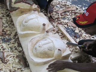 Abelam artist Kano Locatai carving lintel for Koromb (Spirit house), February 2012 / Photograph: © QAGOMA