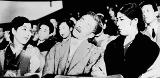 Production still from Wife! Be Like a Rose! 1935 / Director: Mikio Naruse / Image courtesy: ©1935 Toho Co Ltd