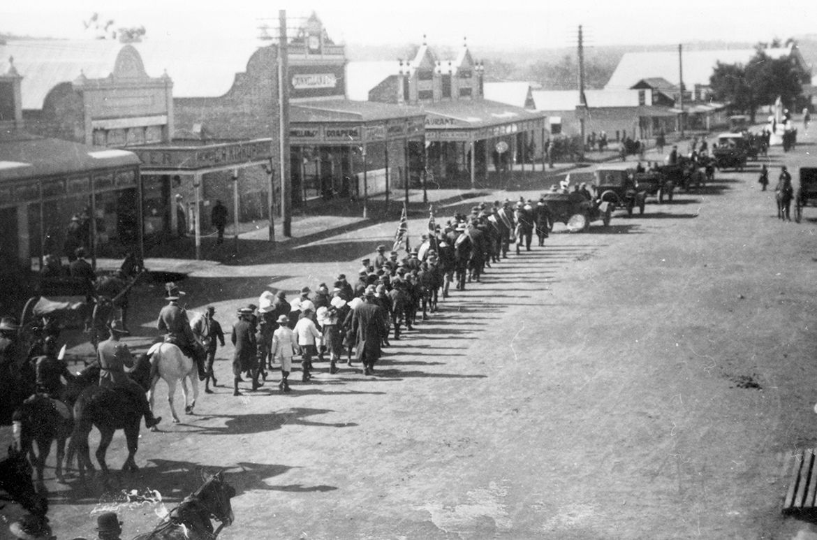 Street procession in the early stages of World War One, Yandilla Street, Pittsworth c.1914 / 99183512853402061 / Image courtesy: John Oxley Library, State Library of Queensland, Brisbane