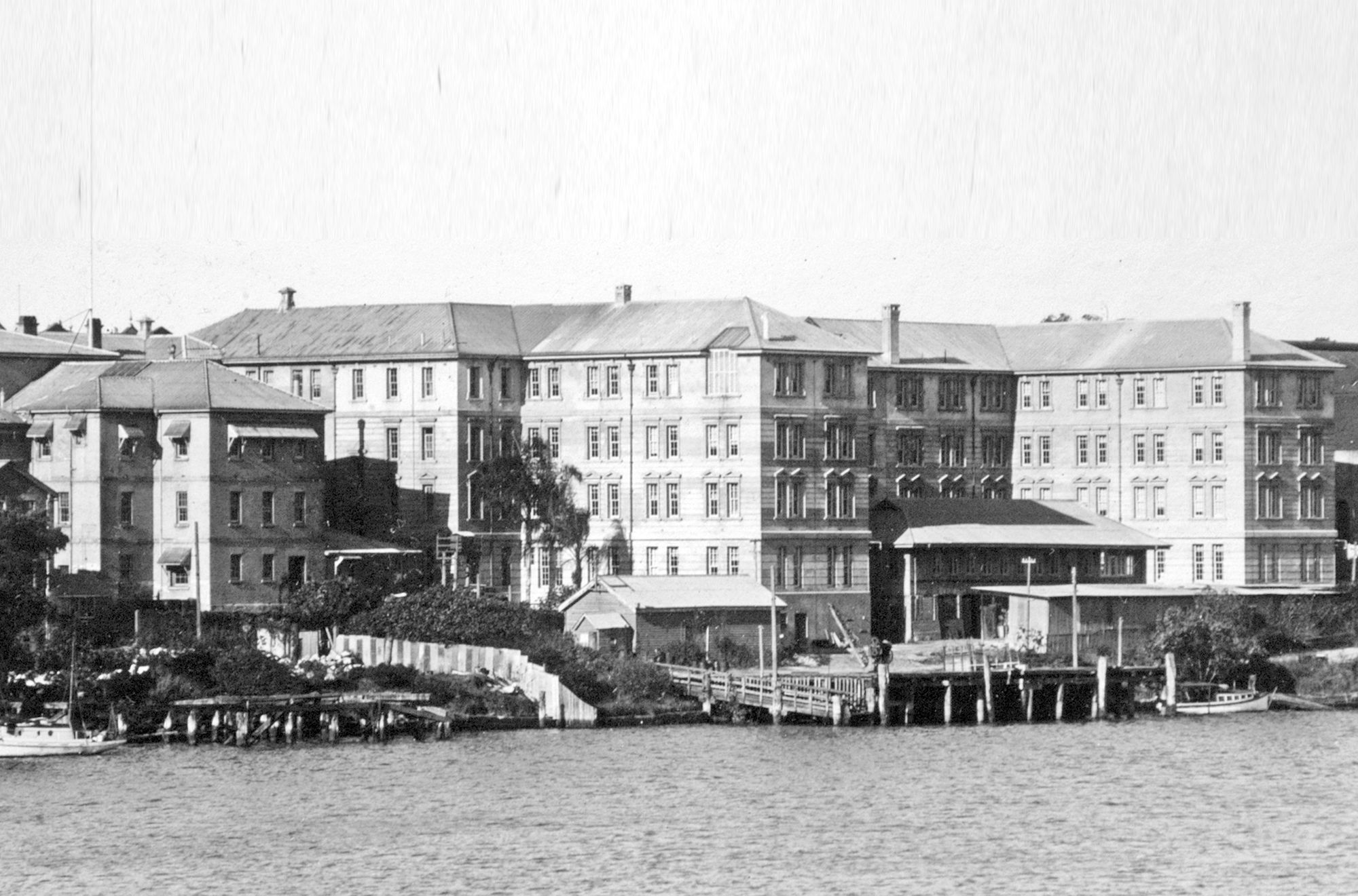 Department of Primary Industries Building, Queens Wharf Road, c.1938 / 1019066 / Courtesy: Queensland State Archives