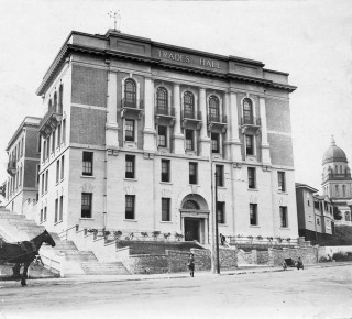 Second Trades Hall building c.1928 / 99183509381902061 / Courtesy: John Oxley Library, State Library of Queensland, Brisbane