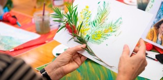 Art and Dementia program participants engage in creative making activity / Photograph: C Callistemon / © QAGOMA