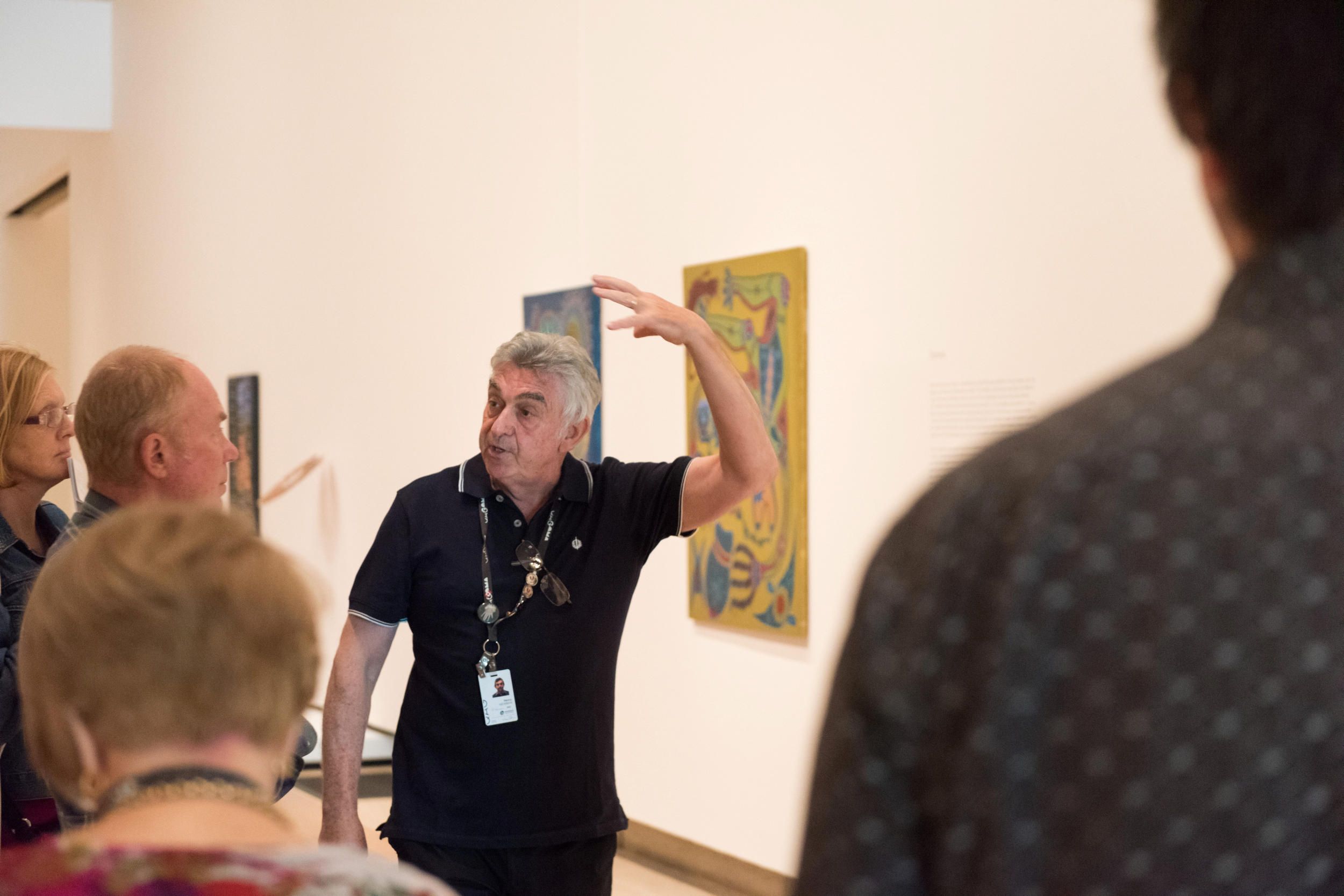 A Volunteer Guide engages visitors on a tour at the Queensland Art Gallery. Photography by M. Sherwood | QAGOMA