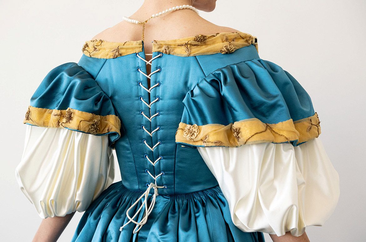 Paintings are brought to life by live costumed models in The Studio from 11:00am to 3:30pm daily