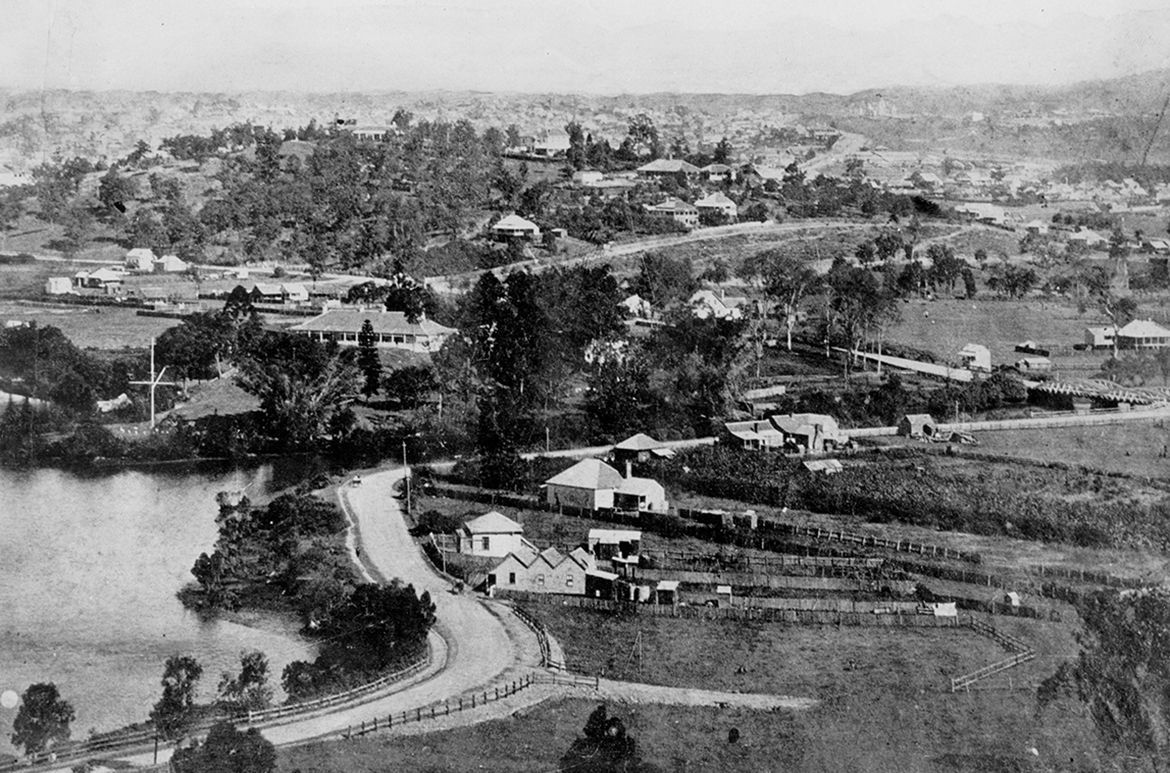 Panorama over Breakfast Creek from Hamilton over Breakfast Creek, including Newstead House (center left), c.1883 / 99183506744302061 / Courtesy: John Oxley Library, State Library of Queensland, Brisbane