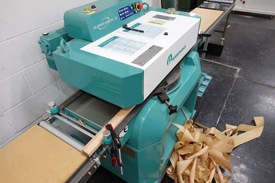 No more sanding: the Marunaka surface planer delivers knife
finished surfaces (and wide shavings of wood) / Photography: Raf Nathan
