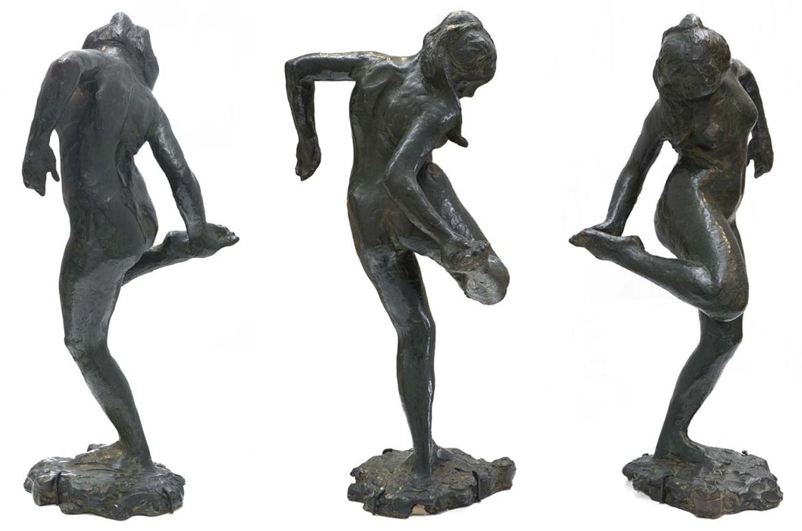 Edgar Degas, France 1834-1917 / Danseuse regardant la plante de son pied droit, quatrième étude (Dancer looking at the sole of her right foot, fourth study) c.1882-1900, cast before 1954 / Bronze, dark brown and green patina / 46.2 x 25 x 18cm / Gift of Philip Bacon AM in memory of Margaret Olley AC through the QAGOMA Foundation 2012. Donated through the Australian Government’s Cultural Gifts Program / Collection: Queensland Art Gallery | Gallery of Modern Art