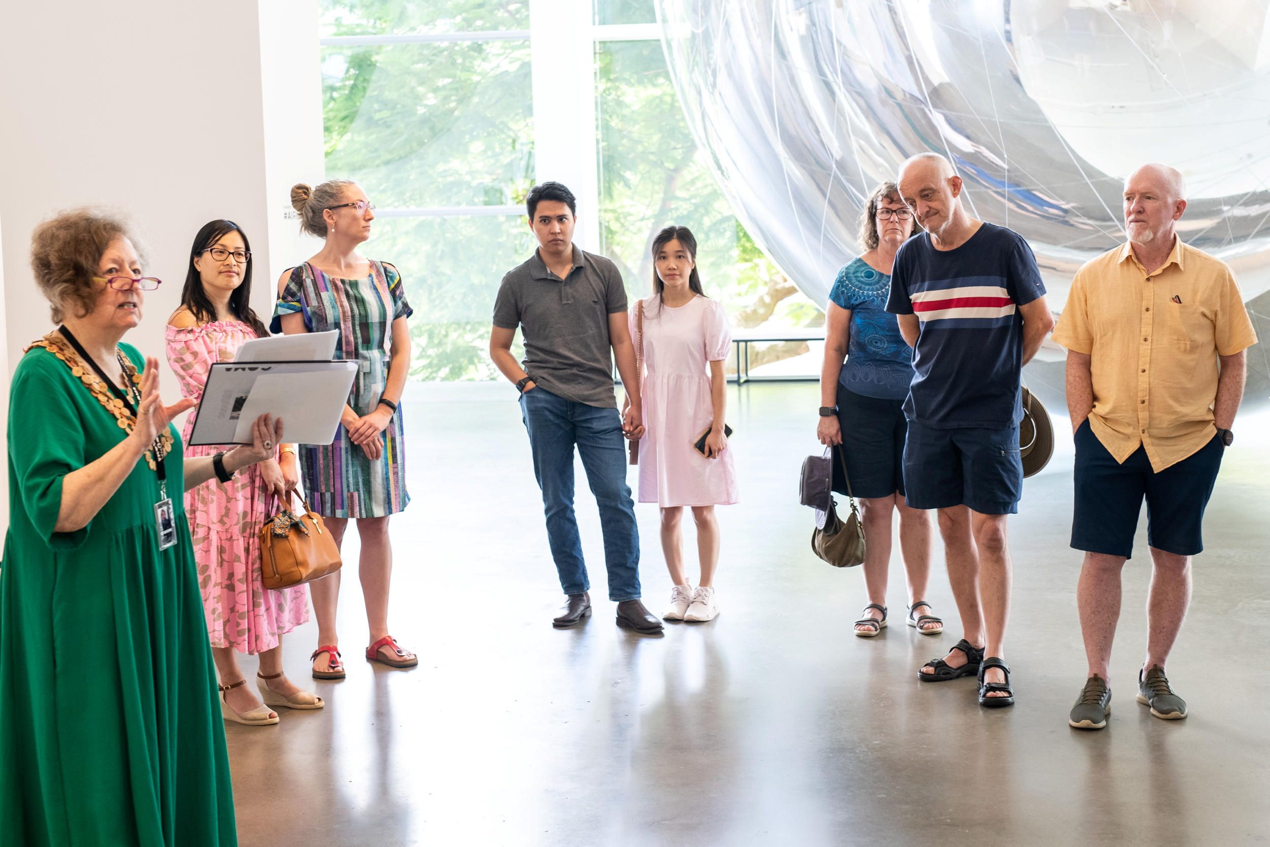 A Volunteer Guide engages visitors on a tour at the Gallery Of Modern Art / Photograph: M. Grimwade  / © QAGOMA