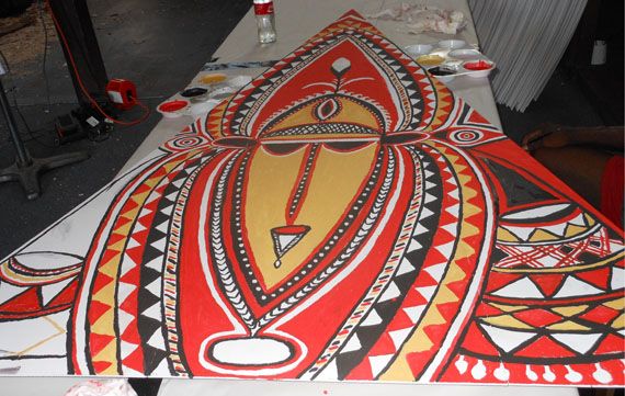 Painting for Korumbo (Spirit house), February 2012 | Photograph: Kevin Apsepa / Photograph: © QAGOMA