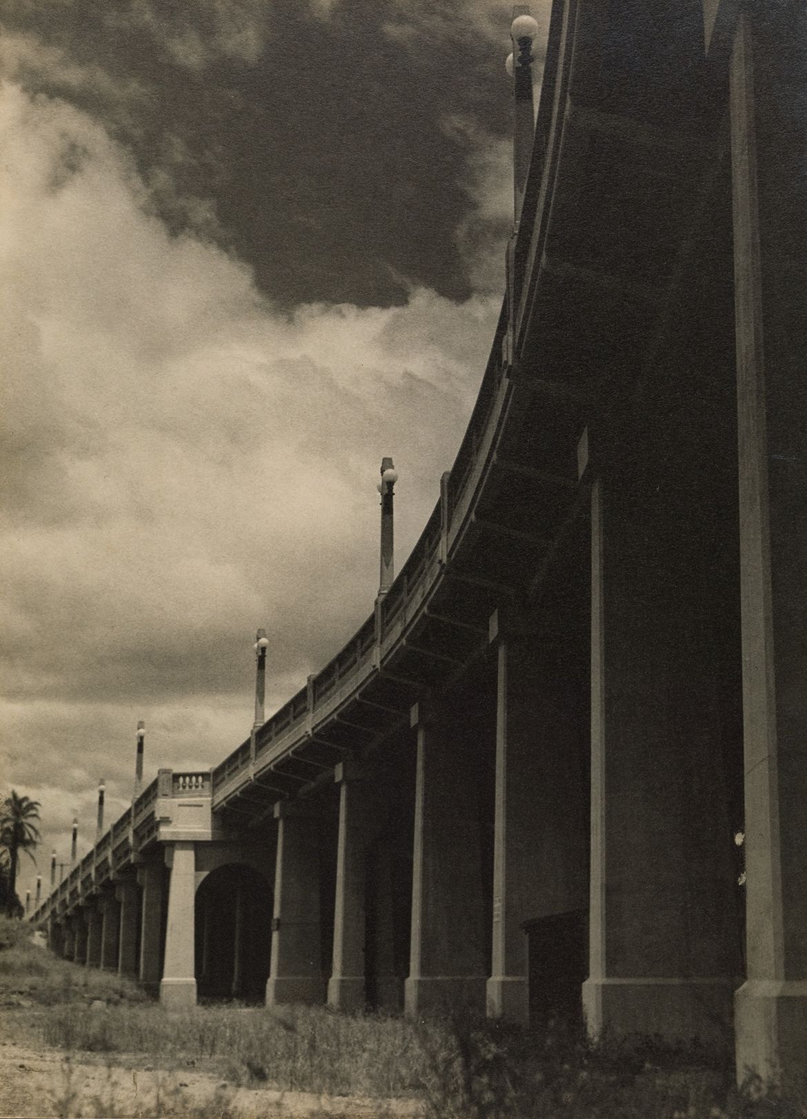 Stanley W Eutrope, Australia 1891–1983 / The bridge approach (Grey Street Bridge, Brisbane) c.1935 / Bromoil photograph on paper / 29.7 x 21.8cm (comp) / Gift of Miss Shirley Eutrope 1984 / Collection: Queensland Art Gallery | Gallery of Modern Art / © Stanley Eutrope Estate
