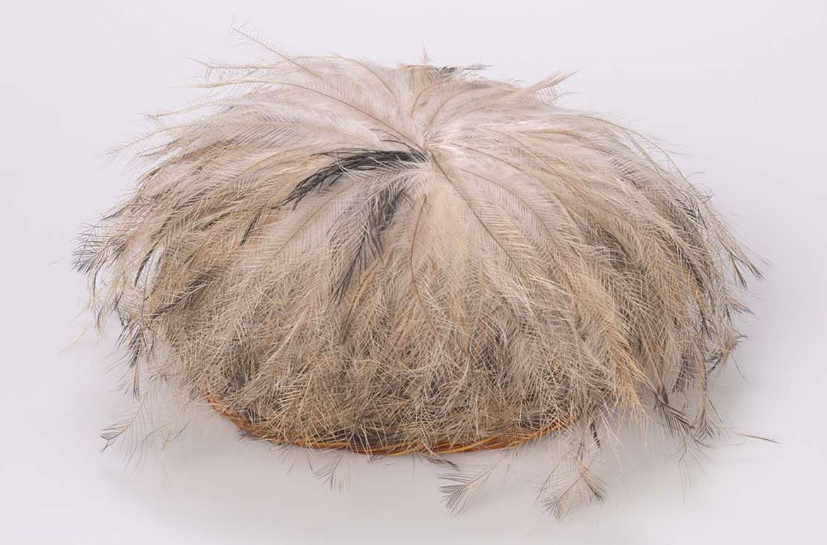 Shirley Macnamara, Indjalandji/Alyawarr, Australia b.1949 /Skullcap 2013 / Spinifex, emu feathers and ochre / 12 x 24 x 23cm (oval) / Purchased 2016
Collection: The University of Queensland, Brisbane / © Shirley Macnamara