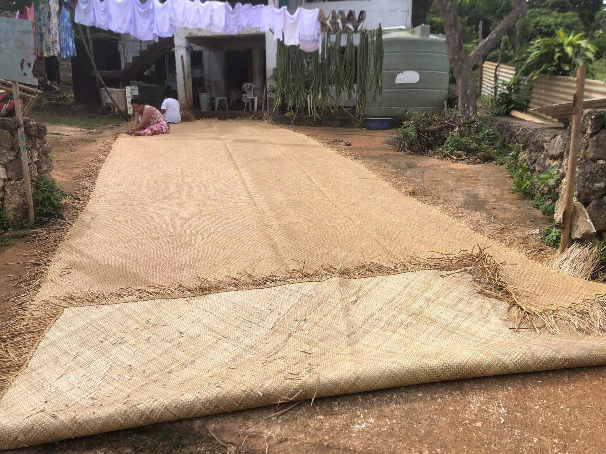 ‘Aunofo Havea Funaki and The Lepamahanga Women's Group / Tongan people, Tonga est. 2016 / Fala Kuta e Toa Ko Tavakefai’ana 2024 / Kutu culms (Eleocharis dulcis), lou‘akau (dried pandanus) / 1432 × 335cm (approx.) / Commissioned for APT11 / Purchased 2024 with funds from the Oceania Women’s Fund through the Queensland Art Gallery l Gallery of Modern Art Foundation / Collection: Queensland Art Gallery l Gallery of Modern Art