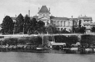The Supreme Court building, North Quay, c.1910 / 99183509979402061 / Courtesy: John Oxley Library, State Library of Queensland, Brisbane