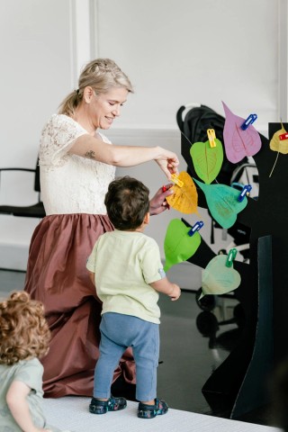 A collaborative craft activity at Art Play Date, 2024 / Photograph: J Ruckli © QAGOMA