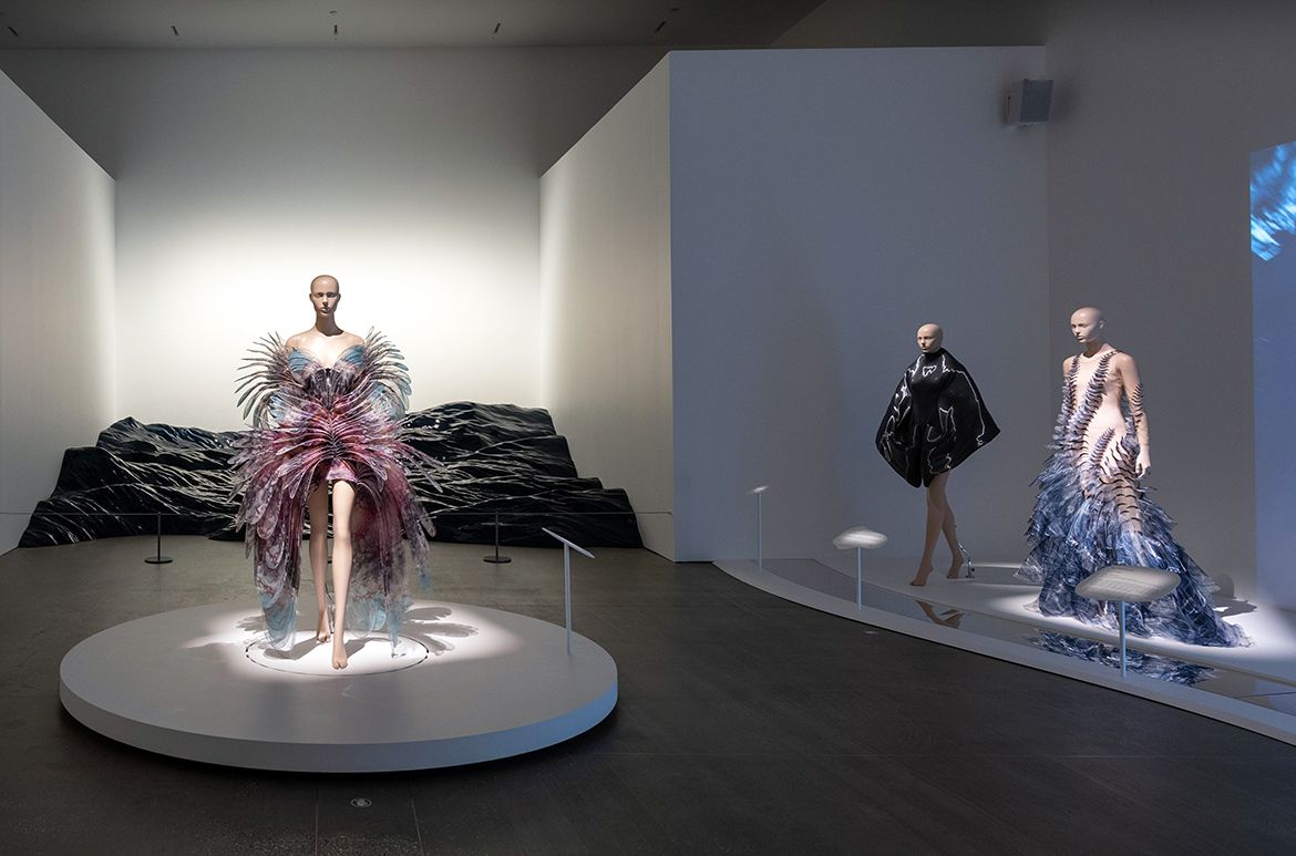 Installation view ‘Iris van Herpen: Sculpting the Senses’, GOMA 2024 featuring Contact 2023 by 目 (mé) / Mixed media / © & courtesy: The artists / Photograph: N Umek © QAGOMA