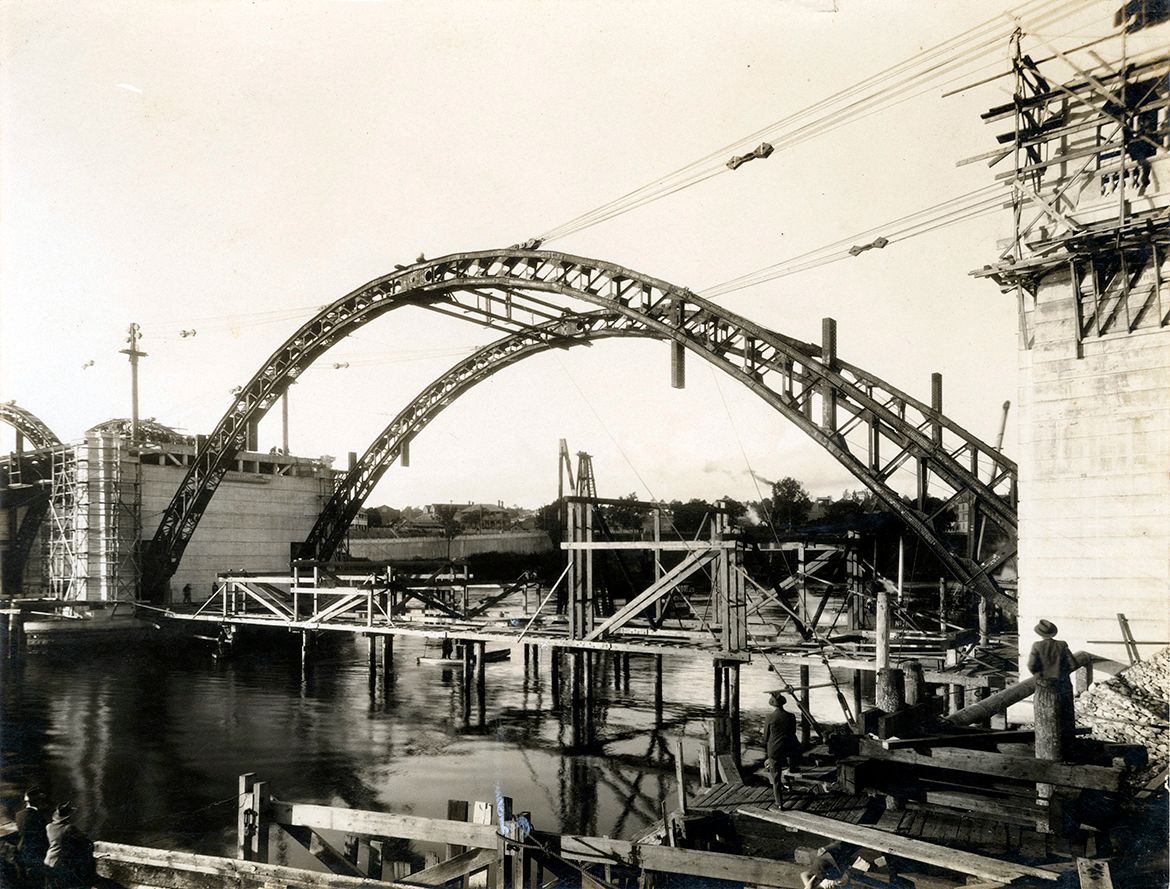 Grey Street Bridge under construction c.1929 / Album Hornibrook Business and Family Photographs / 30146-0001-0029 / Courtesy: John Oxley Library, State Library of Queensland, Brisbane