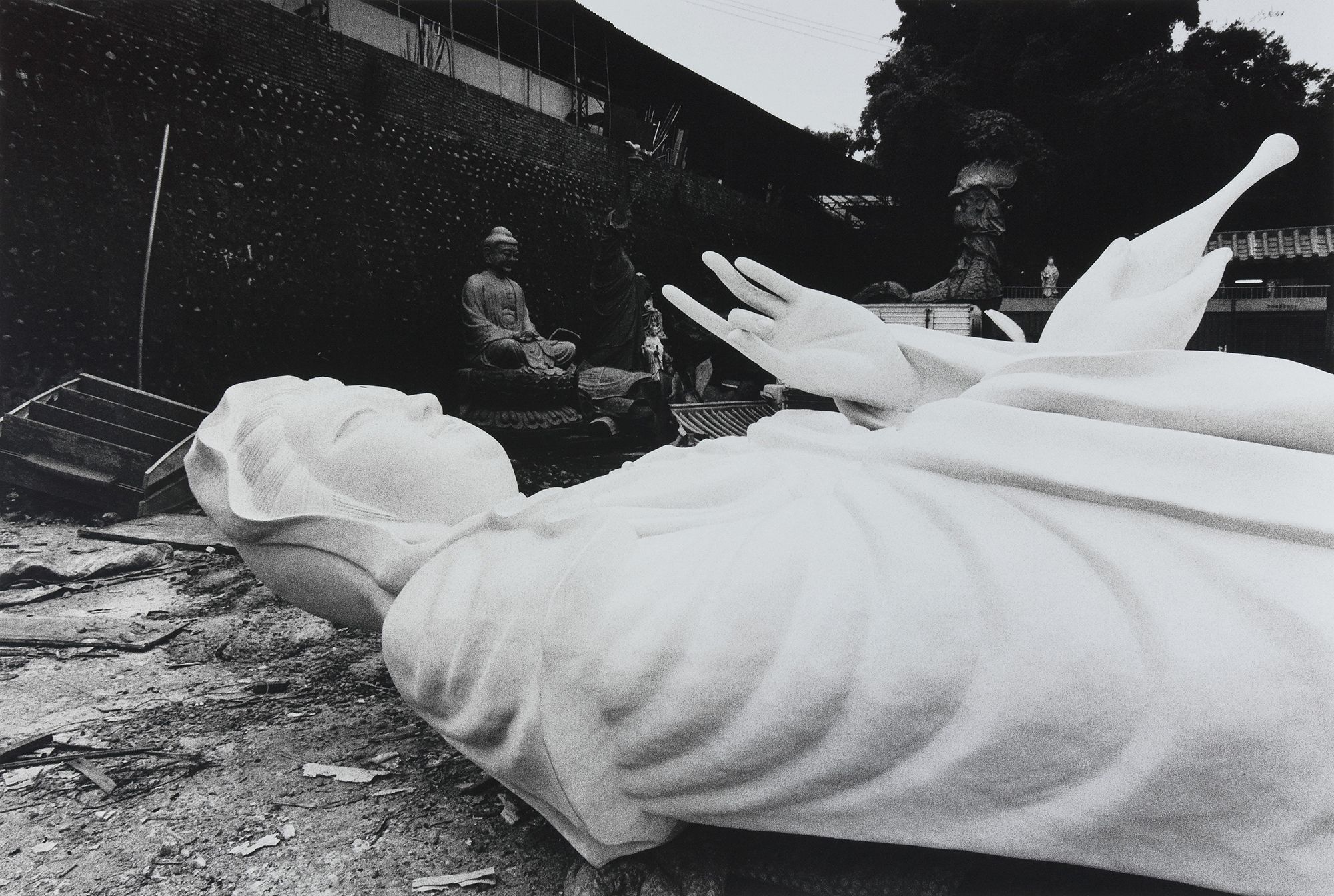 Yao Jui-Chung, Taiwan b.1969 / (Untitled) (from 'Everything will fall into ruin' series) 1990-2009 / Black and white digital photograph on paper / 111.8 x 159.3cm / Gift of the artist through the QAG Foundation 2009 / Collection: Queensland Art Gallery | Gallery of Modern Art / © Yao Jui-Chung