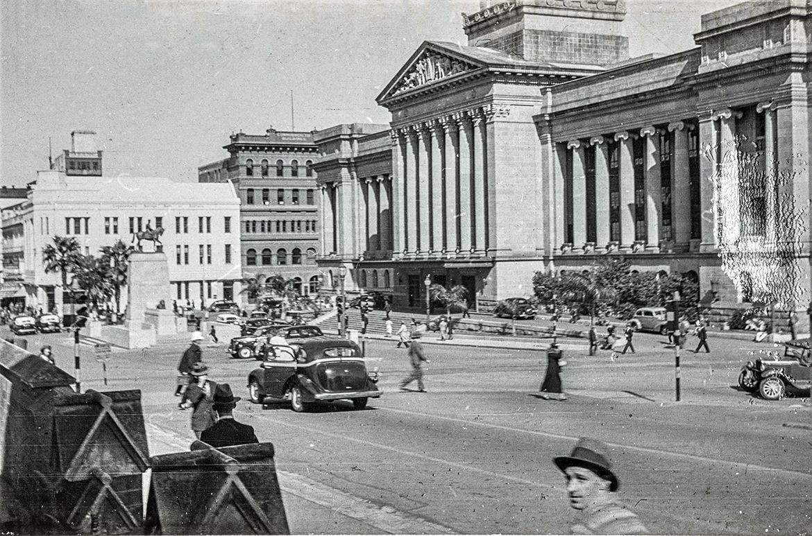 Albert Street in front of Brisbane City Hall 1935 / Photograph: Siegfried Monz / 99183993256302061 / Courtesy: John Oxley Library, State Library of Queensland, Brisbane