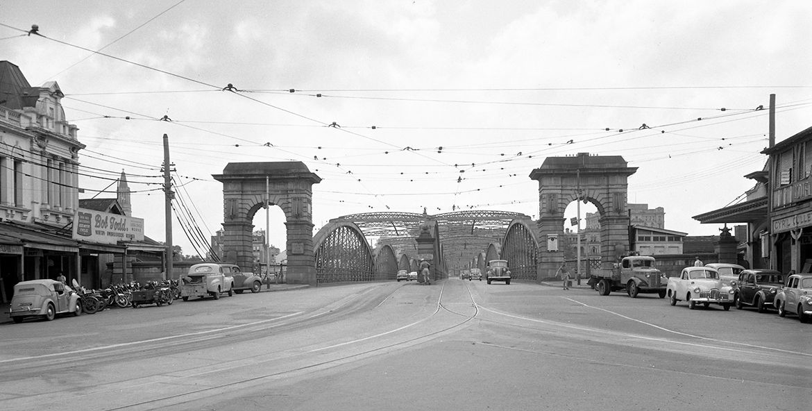 Victoria Bridge, South Brisbane, October 1953 / BCC-B54-4278 / Courtesy: Brisbane City Council