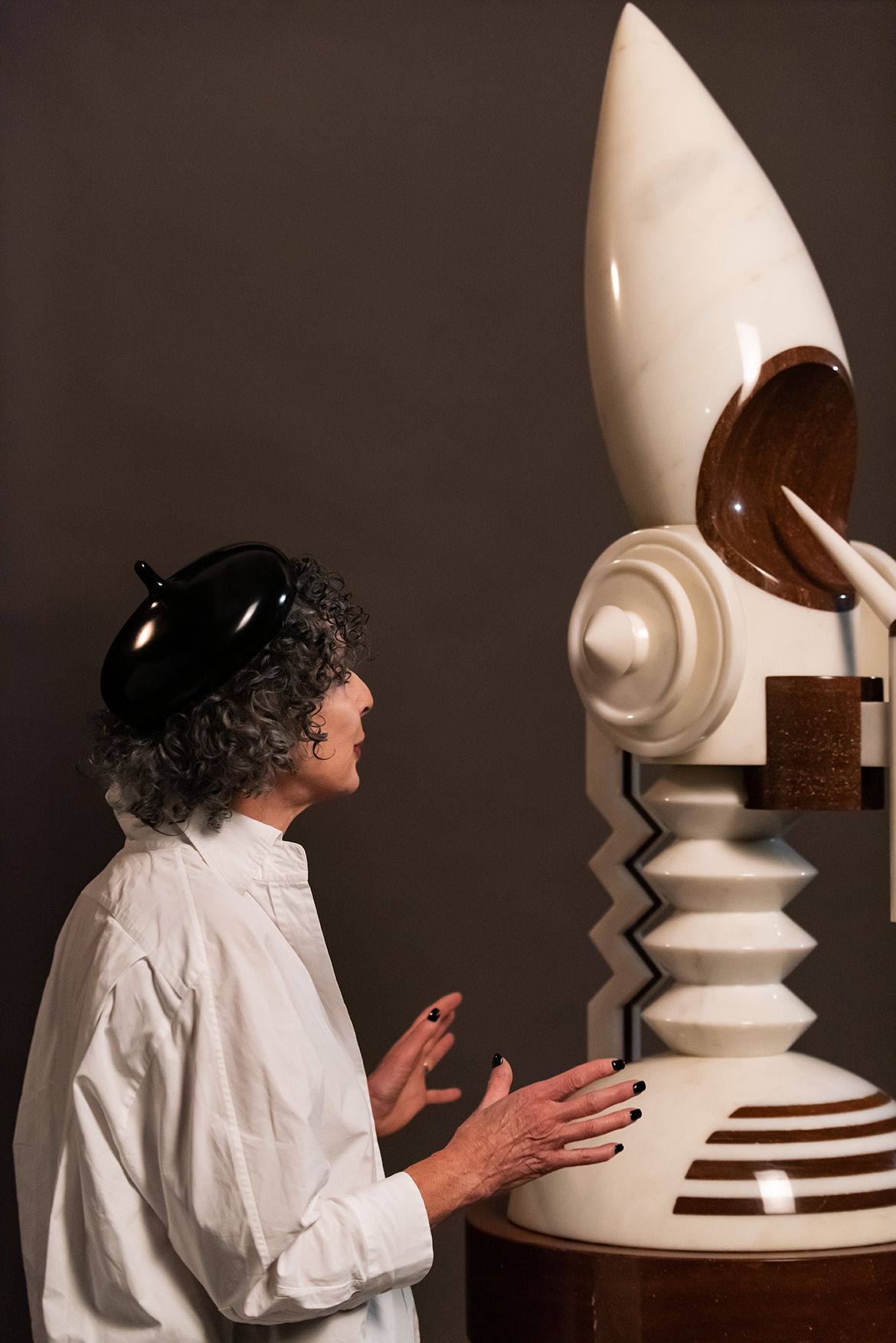 Anna Schwartz with Totem 1979 / Photograph: N Harth © QAGOMA