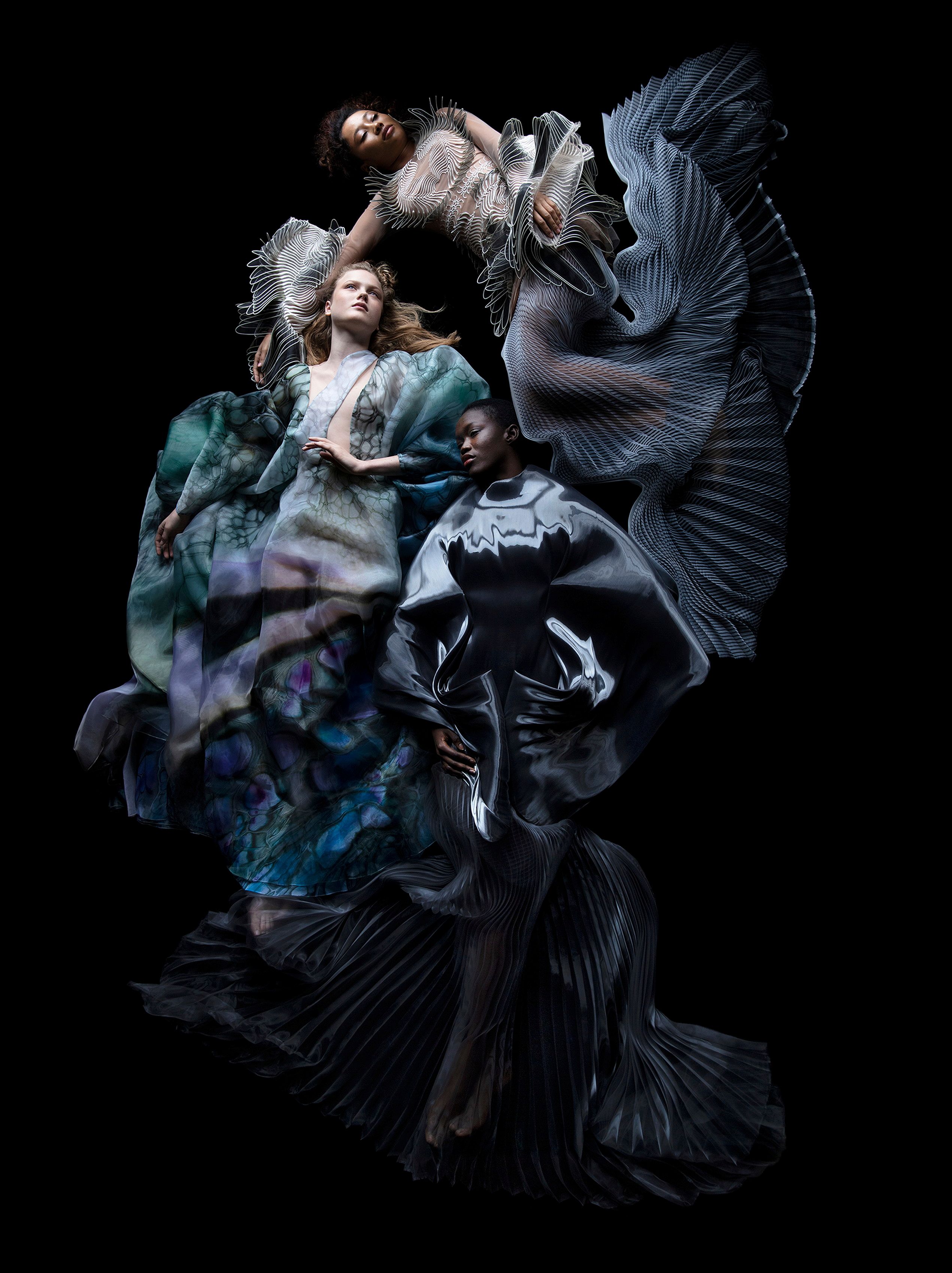 Iris van Herpen (designer), Netherlands b.1984, Carla van de Puttelaar (photographer), Netherlands b.1967 / Synergia Series 2021 / Photograph: Carla van de Puttelaar / © Carla van de Puttelaar