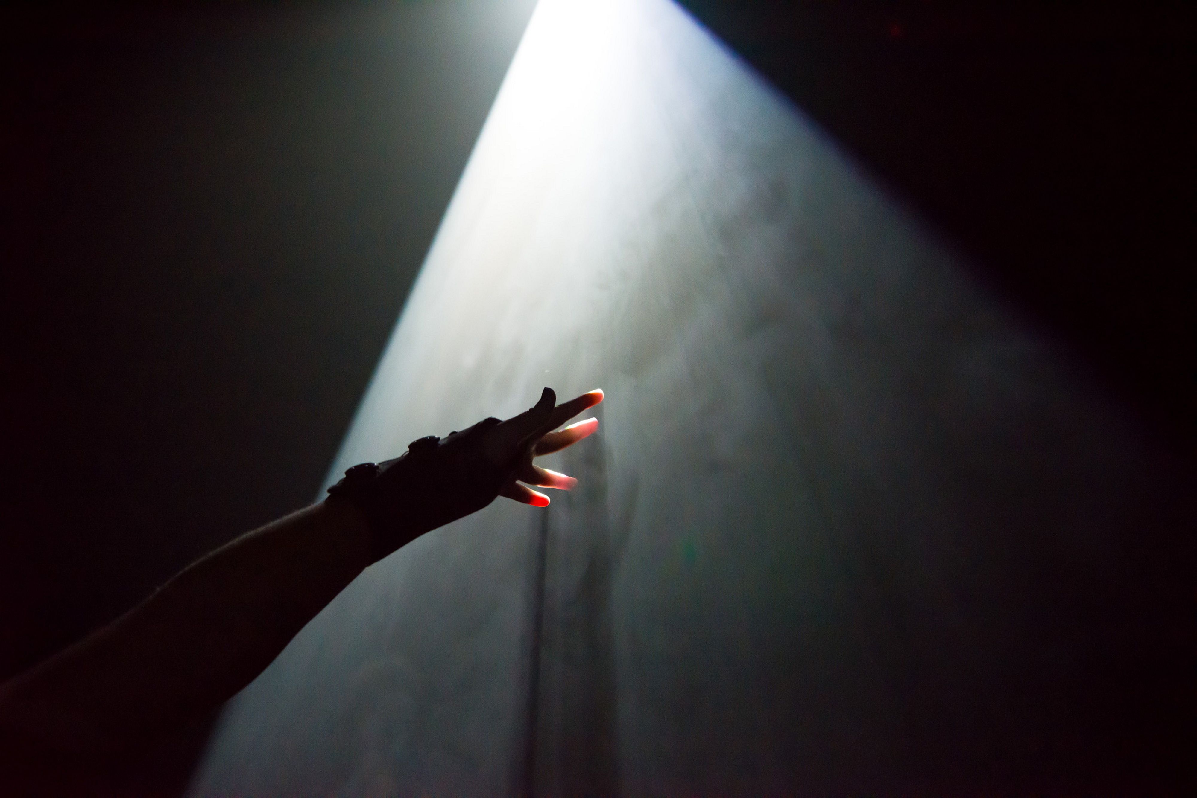 Anthony McCall / United Kingdom / United States b.1946 / Crossing 2016 (installation views, GOMA 2016) / Two double video projections (20 minutes), haze machine and sound, ed. 1/3 / Commissioned to mark the tenth anniversary of the opening of the Gallery of Modern Art / Purchased 2016 with funds from Tim Fairfax AC through the Queensland Art Gallery | Gallery of Modern Art Foundation/ Photograph: Natasha Harth, QAGOMA
