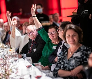 Contemporary Patrons vote at the 2021 Acquisition Pitch, September 2021 / Photograph: Marc Grimwade