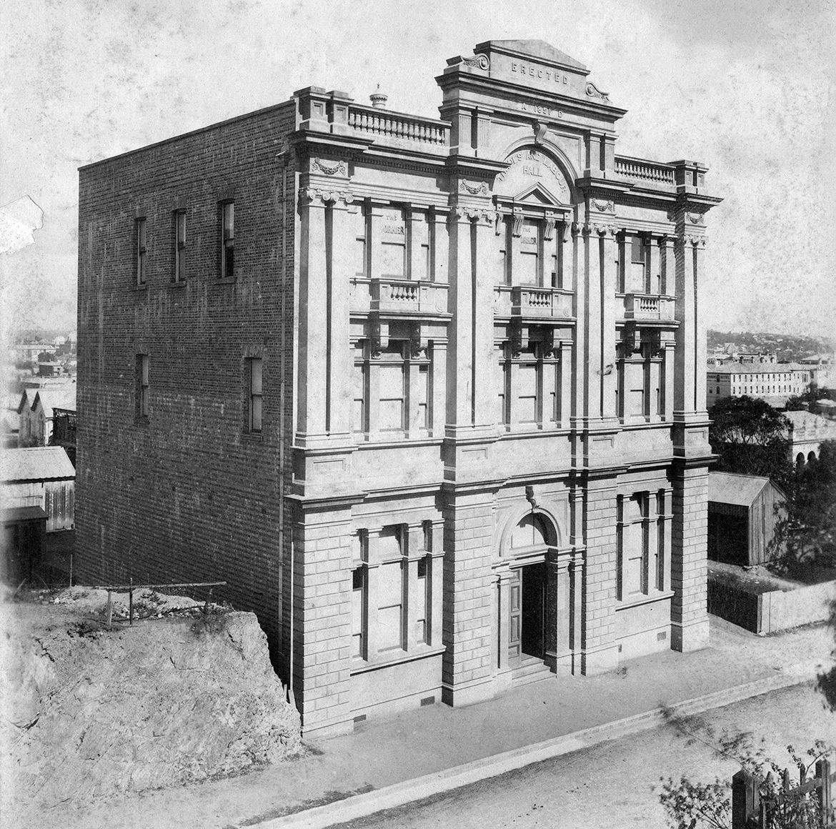 First Trades and Labour Hall 1891 / 99183509373102061 / Courtesy: John Oxley Library, State Library of Queensland, Brisbane