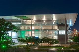 A view of GOMA from the Brisbane River side / Photograph: Mark Sherwood © QAGOMA