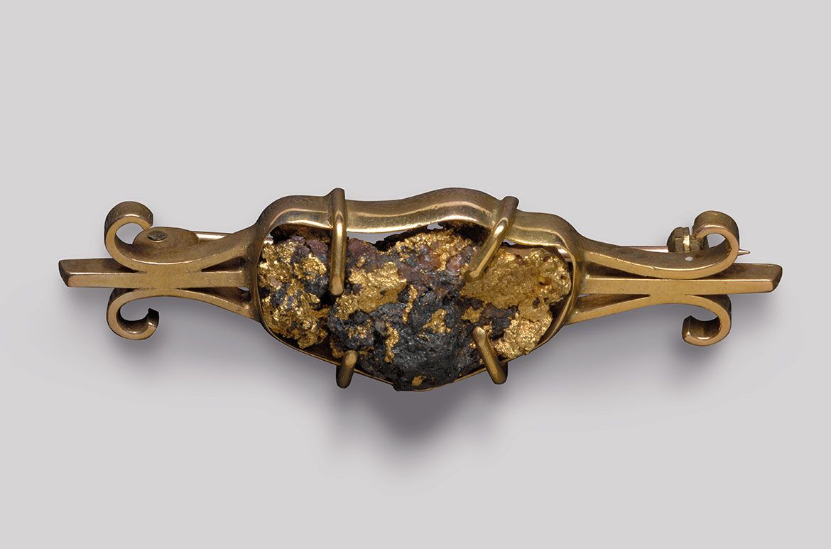 Goldfields bar brooch (gold bearing ore) c.1880–1915 / Gold and gold bearing ore / 1.5 x 5.3 x 1.5cm
Acc. 2011.094