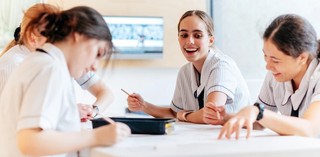 Students participating in a workshop / Queensland Art Gallery, Brisbane / February 2021 / Photograph: J Ruckli / © QAGOMA