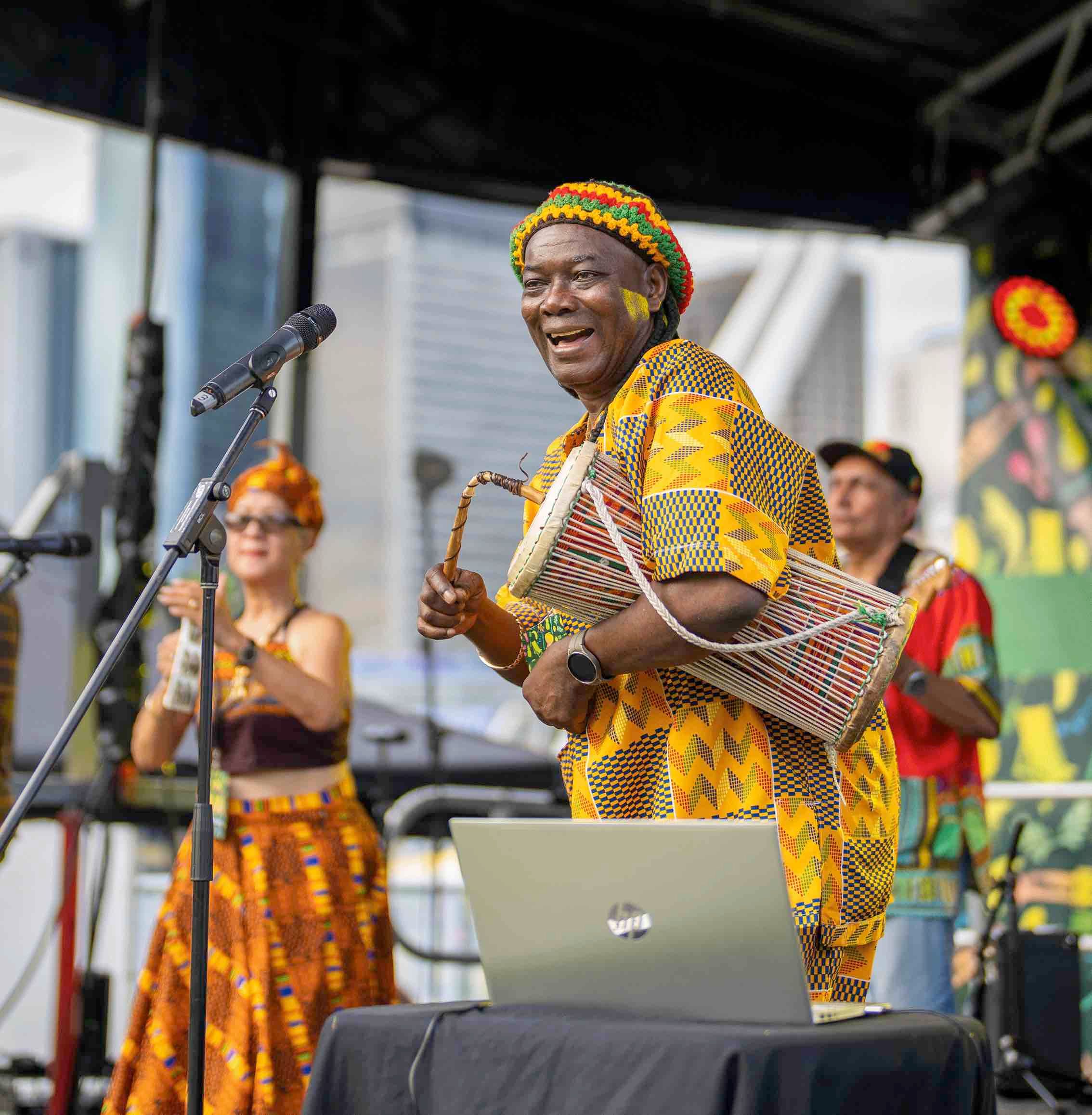 Joe Tee & Afrodisa / Image courtesy the performer