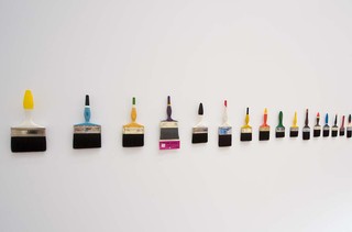Robert MacPherson, Australia b.1937 / Scale from the tool colour group 1977-78 / Enamel house paint on wooden panels and house-painting brushes / 33 panels ranging from 22.6 x 8.8 x 2cm to 31.7 x 9.5 x 2cm; 33 brushes ranging from 22.5 x 10 x 2cm to 31.5 x 10.3 x 2cm; 65 x 450cm / Purchased 1999. The Queensland Government’s special Centenary Fund / Collection: Queensland Art Gallery | Gallery of Modern Art / © Robert MacPherson
