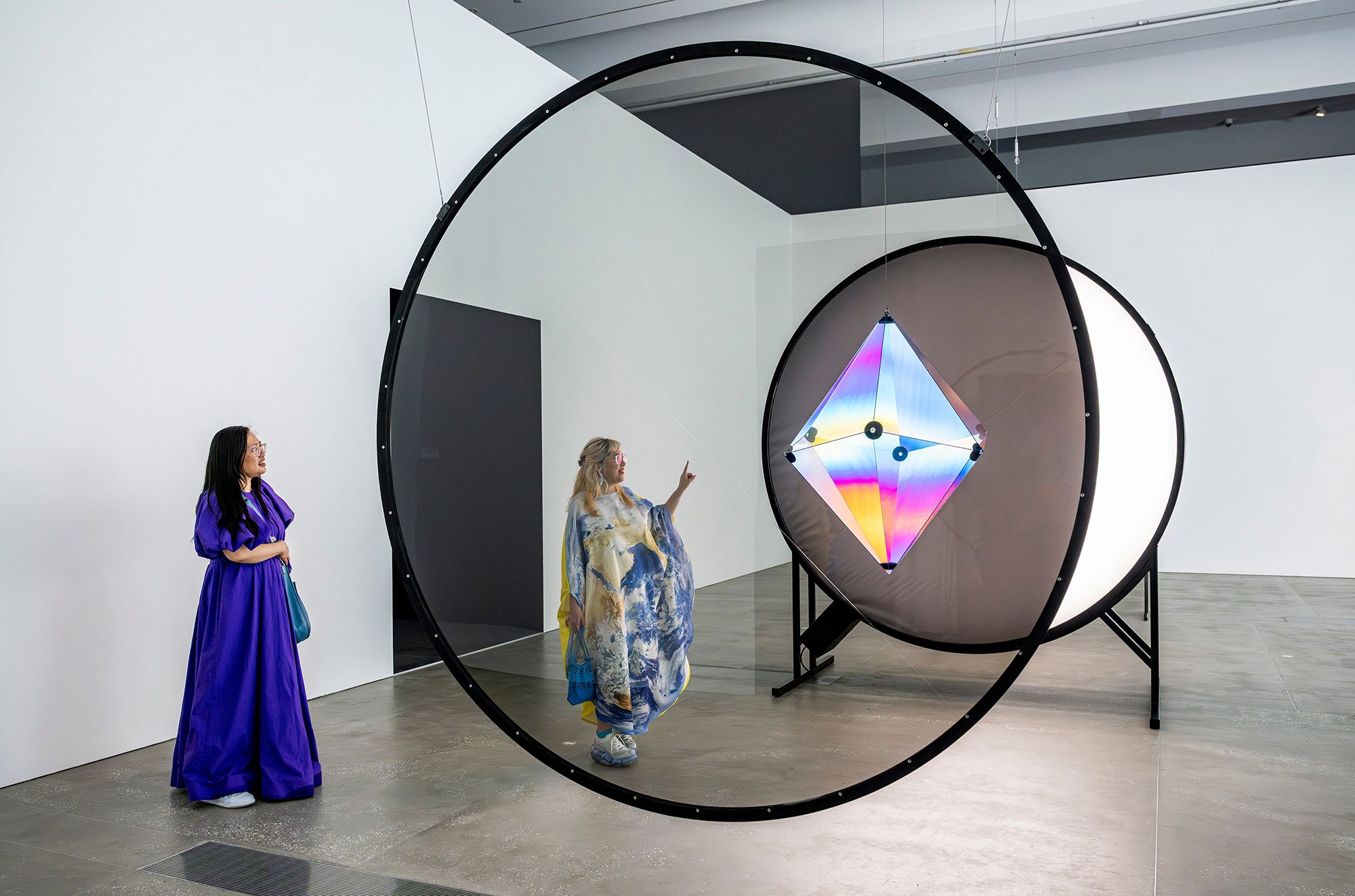 Olafur Eliasson, Denmark b.1967 / Your negotiable vulnerability seen from two perspectives 2025 / Polarisation filters, steel, wood, LEDs, motors, electrical ballast, polyhedron (PVC, resin, motor, control unit) / © 2025 Olafur Eliasson / Courtesy: The artist; neugerriemschneider, Berlin; and Tanya Bonakdar Gallery, New York / Photograph: C Callistemon © QAGOMA