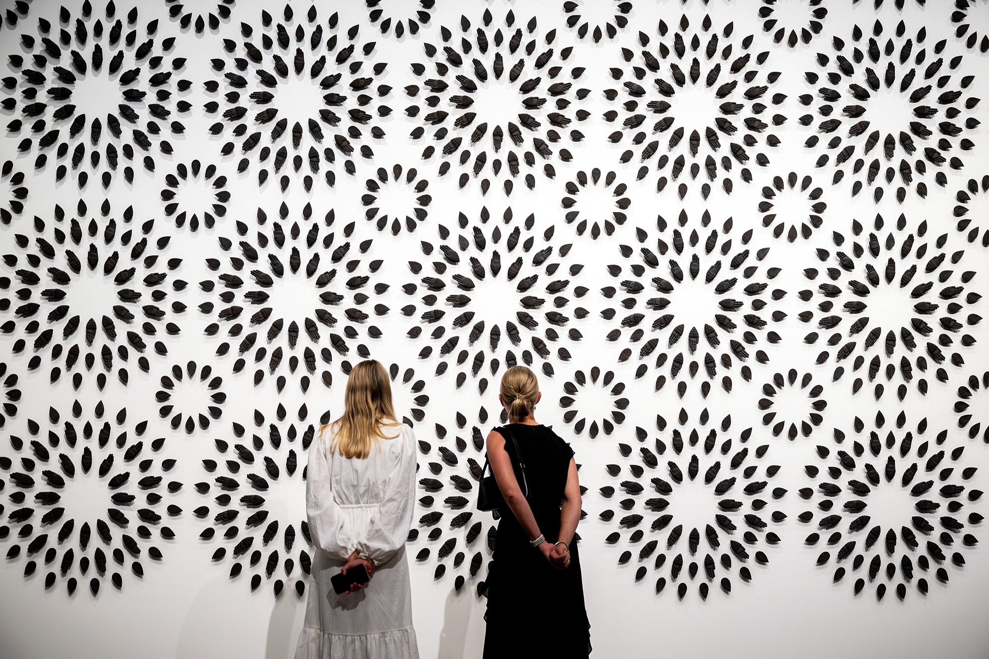 Albert Yonathan Setyawan, Indonesia/Japan b.1983 / Spires of Undifferentiated Being 2023–24 installation view / Terracotta / 3276 parts: 380 × 1140 × 3cm (installed) / Commissioned for ‘The 11th Asia Pacific Triennial of Contemporary Art’ / Purchased 2024 with funds from Tim Fairfax AC through the QAGOMA Foundation / Collection: Queensland Art Gallery | Gallery of Modern Art / © Albert Yonathan Setyawan