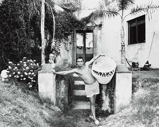 MARTIN, Lin Australia b.1953 Bobby Lees, sculptor/performer/builder, Sunshine Beach (from ‘Journeys north’ portfolio) 1986-87 Gelatin silver photograph on paper 40.7 x 50.5cm 38.6 x 48.7cm (comp.) Acc. 1987.166.002 Purchased 1987 with the financial assistance of the Australian Bicentennial Authority to commemorate Australia’s Bicentenary in 1988