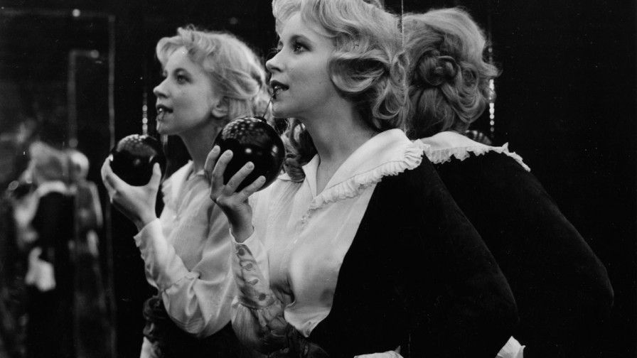 Production still from My Twentieth Century 1989 / Director: Ildikó Enyedi / Image courtesy: National Film Institute, Budapest