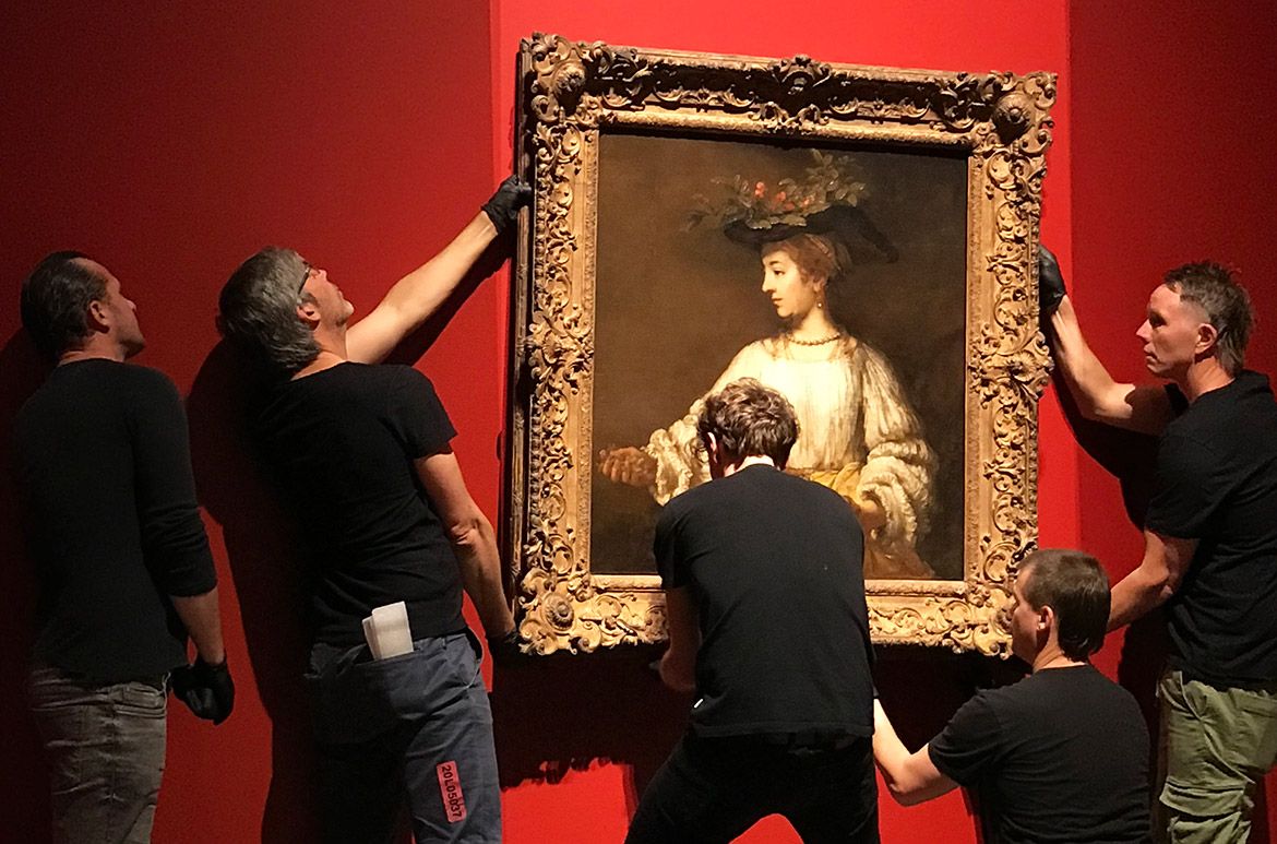 The QAGOMA Installation team working with
Rembrandt’s Flora c.1654 / Gift of Archer M Huntington,
in memory of his father, Collis Potter Huntington, 1926 /
26.101.10 / Collection: The Metropolitan Museum of Art,
New York), GOMA, May 2021 / Photograph: Anne Carter