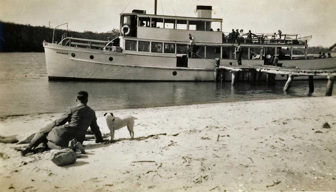 The ‘Mirimar’ c.1940 on the Brisbane River / Courtesy: Trove, National Library Australia