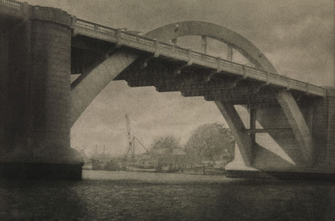 Rose Simmonds, Australia 1877–1960 / (Grey Street Bridge, Brisbane) c.1933 / Bromoil transfer photograph on paper / 18.4 x 23.9cm (comp.) / Gift of Dr J.H. Simmonds 1982 / Collection: Queensland Art Gallery | Gallery of Modern Art