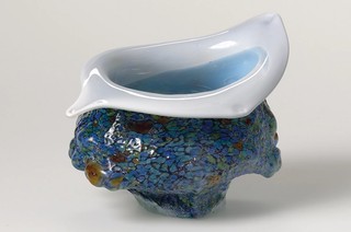Peter Goss, Australia b.1943 / Shell form 1983 / Hot-worked glass in blue, white and gold / 14 x 20 x 16cm (irreg.) / Gift of the Jessie D Gibson Family Collection through the Queensland Art Gallery | Gallery of Modern Art Foundation 2021 / Collection: Queensland Art Gallery | Gallery of Modern Art / © Peter Goss