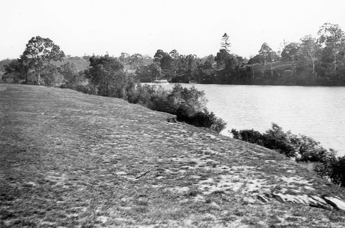 Looking up stream from Corinda towards Lone Pine located across the river, 1931 / 189936 / Courtesy: John Oxley Library, State Library of Queensland, Brisbane