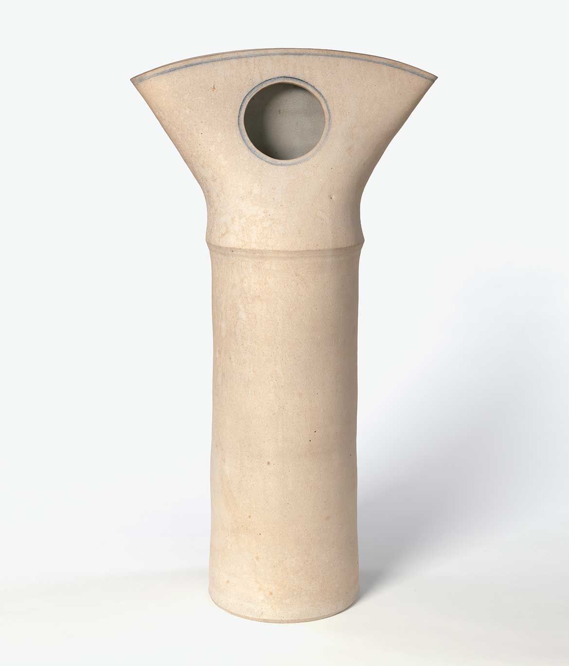 Bernard Sahm, Australia 1926–2011 / Flattened form 1975 / Stoneware, thrown / 60cm high / Purchased 2017. Queensland Art Gallery |
Gallery of Modern Art Foundation / Collection: Queensland Art Gallery | Gallery of Modern Art / © Estate of the artist