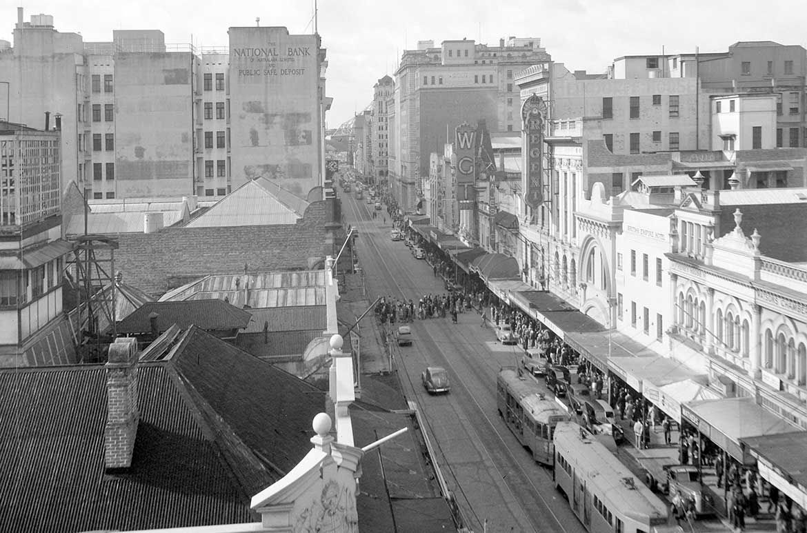 Queen Street with the Regent Theatre (middle right) / 31955-0001-0005 / Courtesy: State Library of Queensland, Brisbane