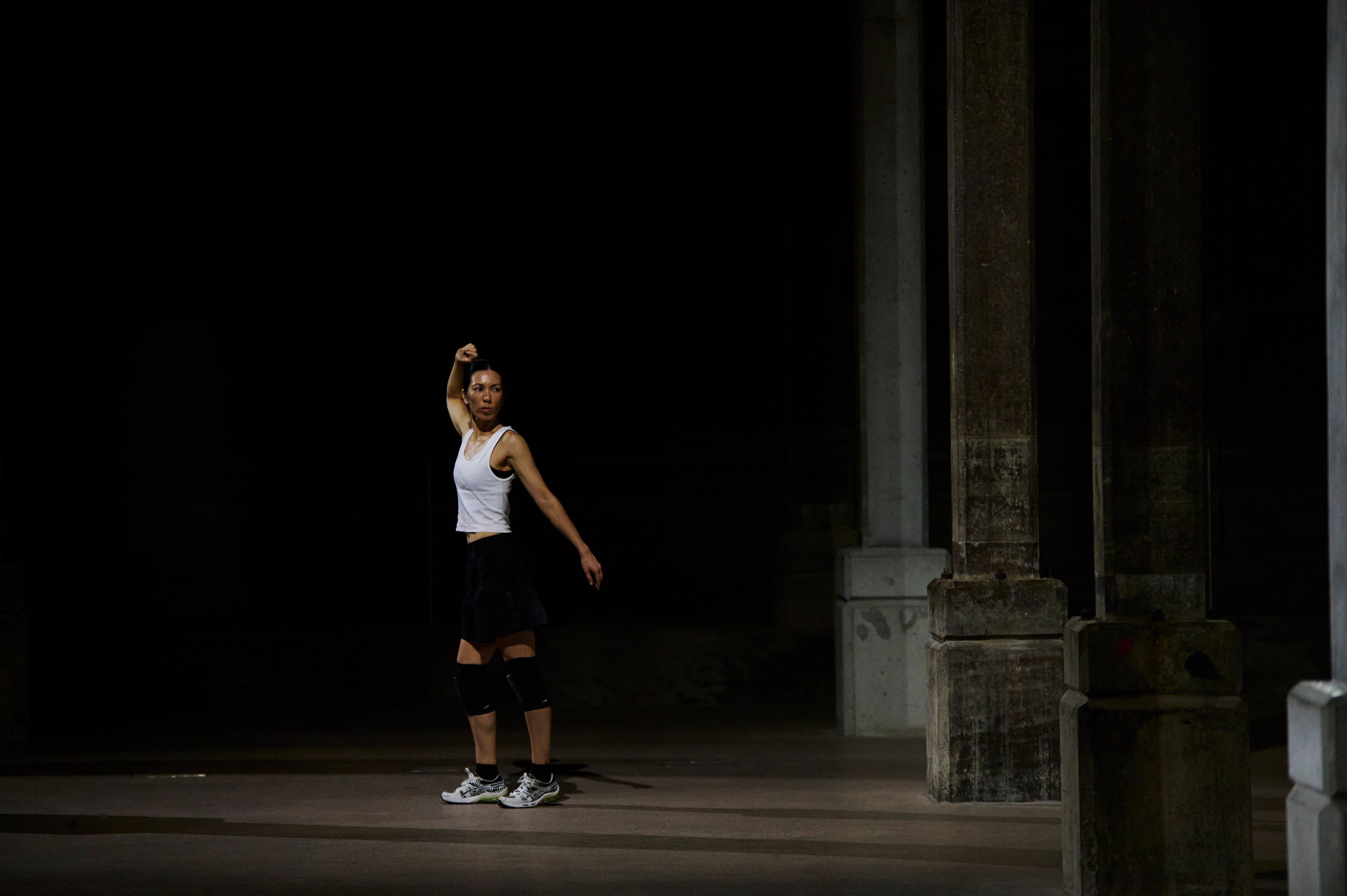 Axe Arc Echo 2023 / Performed at The Tank, Art Gallery of New South Wales, Sydney, 2023  / Image ourtesy: the artist and Fine Arts, Sydney / Photographer: Lucy Parakhina