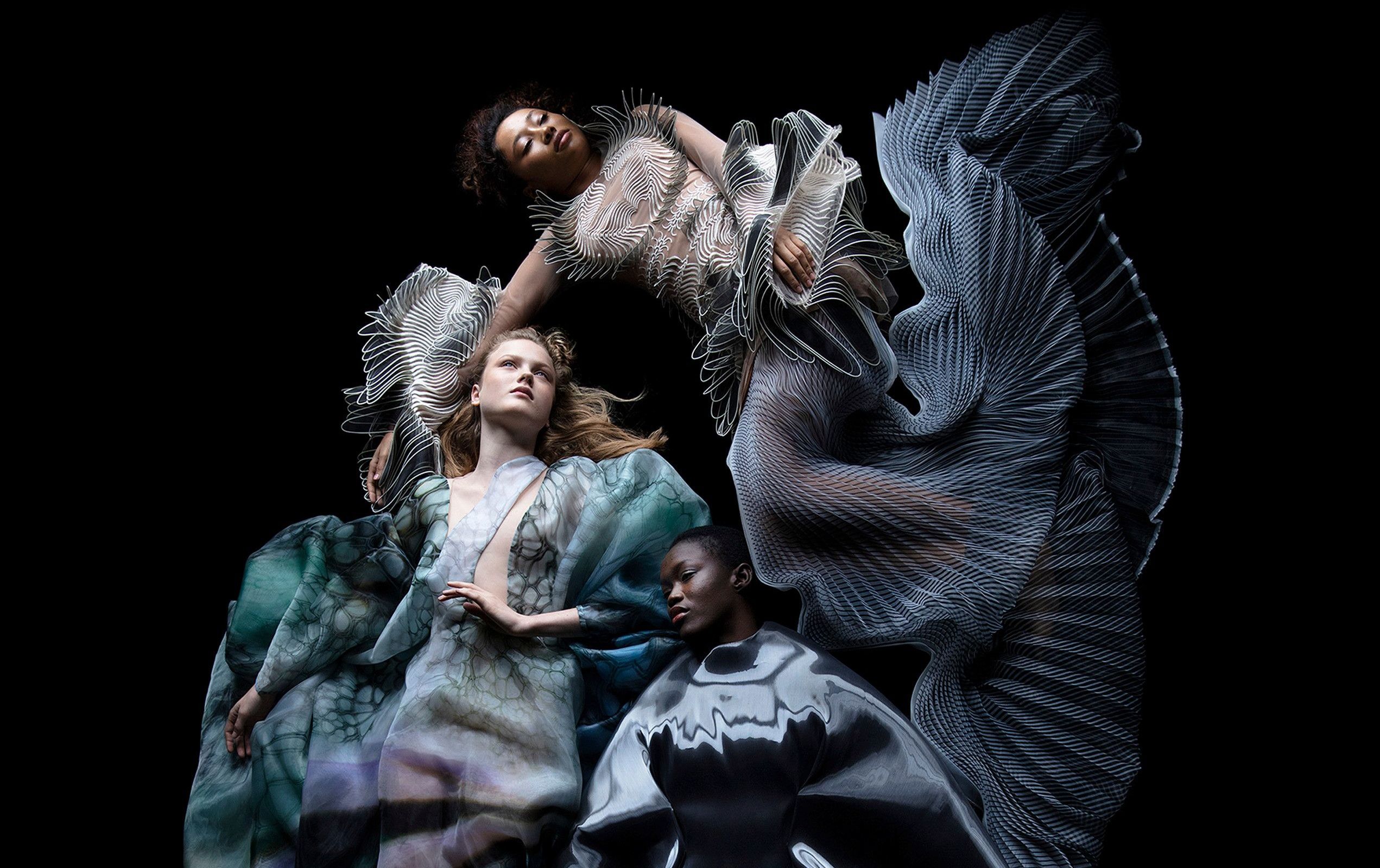 Iris van Herpen (designer) / Netherlands b.1984 / Carla van de Puttelaar (photographer) / Netherlands b.1967 / Synergia Series (detail) 2021 / Photograph: Carla van de Puttelaar / © Carla van de Puttelaar
