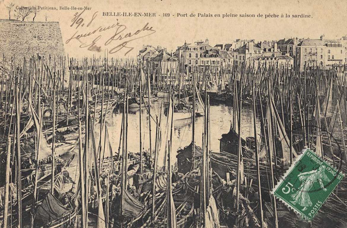 Port de Palais en pleine saison de pêche à la sardine, c.1908 (Port de Palais, Belle-Île, in the middle of the sardine fishing season) / Courtesy: cparama.com