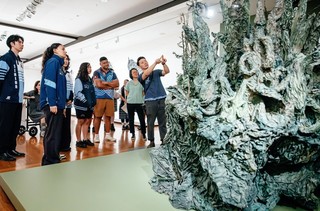 Workshop students view works by Zhang Xu Zhan installed at GOMA for the eleventh Asia Pacific Triennial, March 2025 / Photograph: J Ruckli © QAGOMA