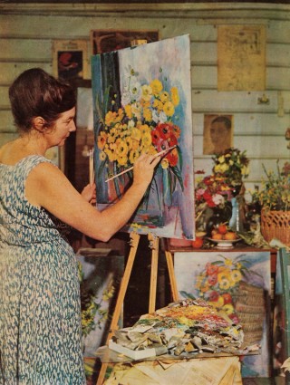 Margaret Olley painting at ‘Farndon’, 1966 / Photograph: Bob Millar / Courtesy: John Oxley Library, State Library of Queensland, Brisbane / Reproduced with the permission of Bauer Media Pty Limited
