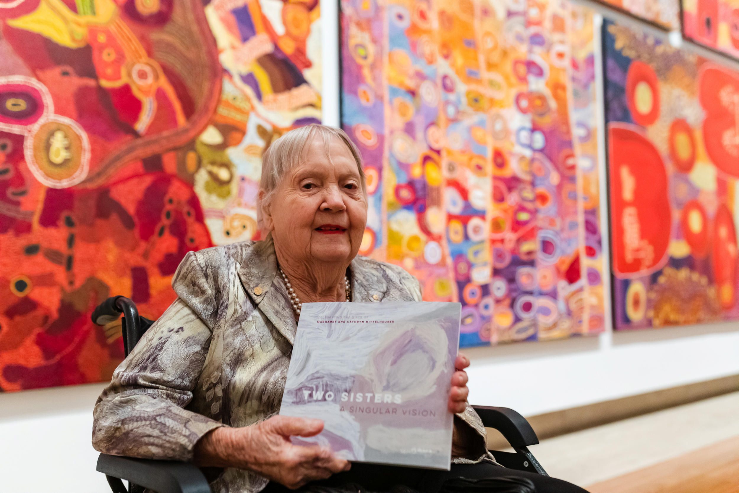 2018 QAGOMA Medallist Cathryn Mittelheuser AM (centre) with Tim Fairfax AC, Diane Moon, Gina Fairfax AC and Chris Saines CNZM at a special viewing of 'Two Sisters, A Singular Vision Celebrating the Gifts of Margaret and Cathryn Mittelheuser', QAG, September 2020 / Photograph: K Bennett